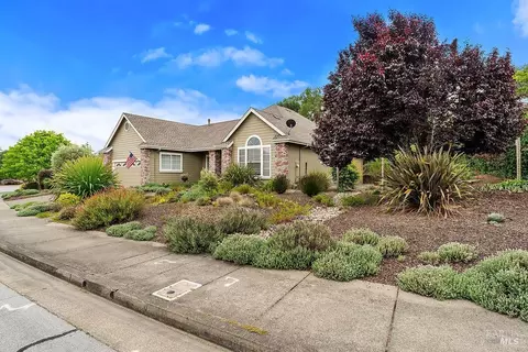 6252 Meadowstone Dr, Santa Rosa, CA 95409