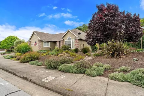 6252 Meadowstone Dr, Santa Rosa, CA 95409