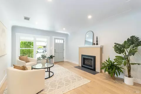 Living - 2940 Devita Dr, Napa, CA 94558 photo 1 of 4