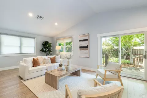 Living - 2940 Devita Dr, Napa, CA 94558 photo 4 of 4