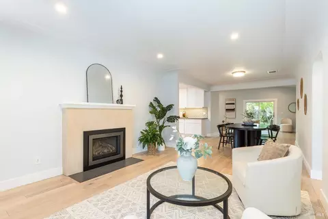Living - 2940 Devita Dr, Napa, CA 94558 photo 2 of 4