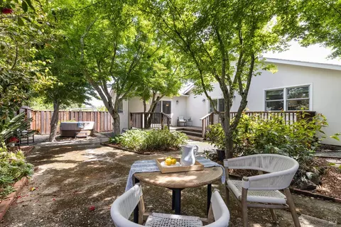 Exterior - 2940 Devita Dr, Napa, CA 94558 photo 6 of 9
