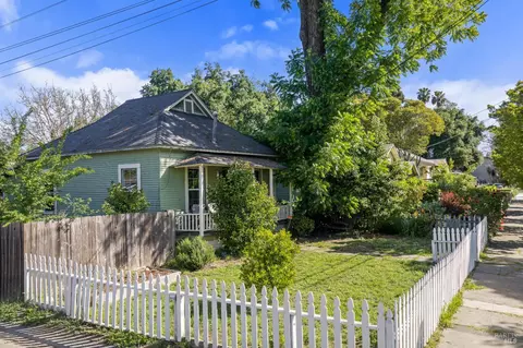 227 Hewett St, Santa Rosa, CA 95401