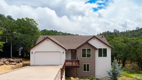 19331 Moon Ridge Rd, Hidden Valley Lake, CA 95467
