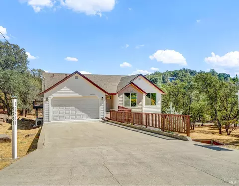 19331 Moon Ridge Rd, Hidden Valley Lake, CA 95467