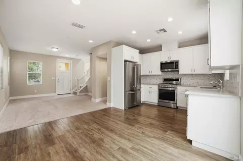 Entry Way - 49 Lipton Way, Cotati, CA 94931 photo 2 of 7