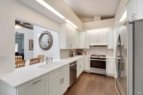 2008 Stonefield Ln, Santa Rosa, CA 95403