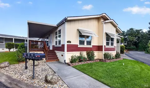 10 Shamrock Cir, Santa Rosa, CA 95403