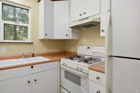 Kitchen - 10313 Brookside Dr, Middletown, CA 95461 photo 2 of 2