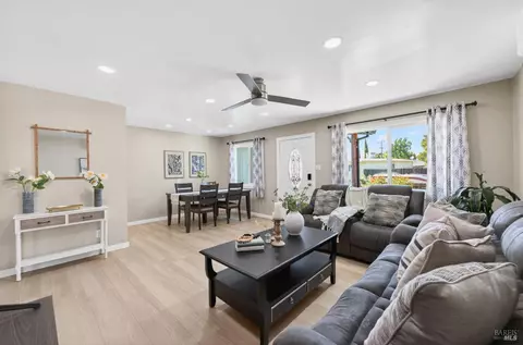 Living - 531 E Tennessee St, Fairfield, CA 94533 photo 1 of 4
