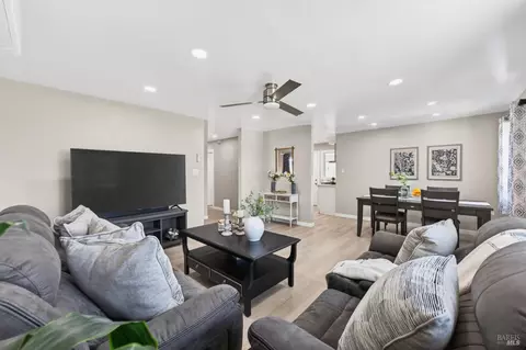 Living - 531 E Tennessee St, Fairfield, CA 94533 photo 4 of 4