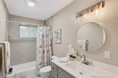 Bath - 531 E Tennessee St, Fairfield, CA 94533 photo 2 of 3