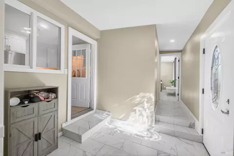 Entry Way - 531 E Tennessee St, Fairfield, CA 94533 photo 1 of 1