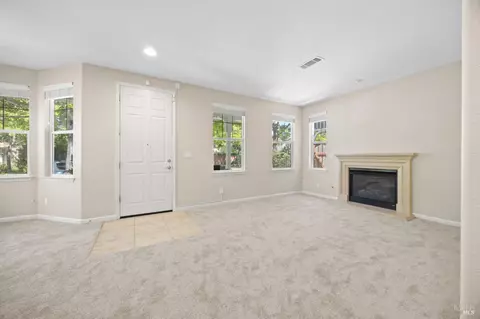 Living - 1081 Madrone Ave, Vallejo, CA 94592 photo 1 of 7