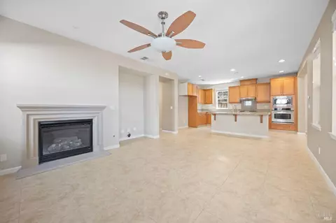 Living - 1081 Madrone Ave, Vallejo, CA 94592 photo 5 of 7