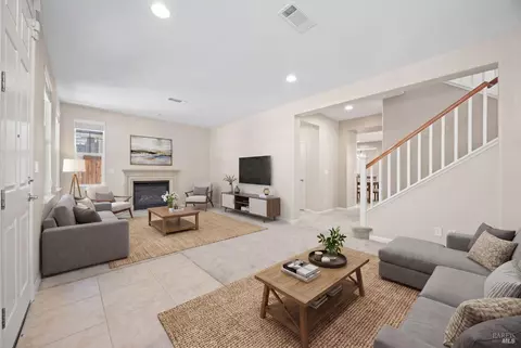 Living - 1081 Madrone Ave, Vallejo, CA 94592 photo 4 of 7