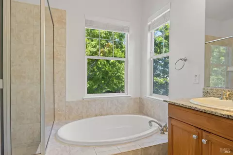 Bath - 1081 Madrone Ave, Vallejo, CA 94592 photo 2 of 4