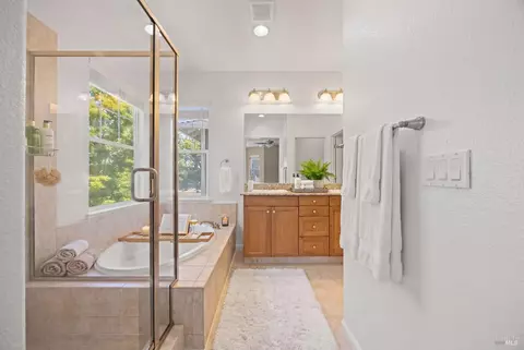 Bath - 1081 Madrone Ave, Vallejo, CA 94592 photo 1 of 4