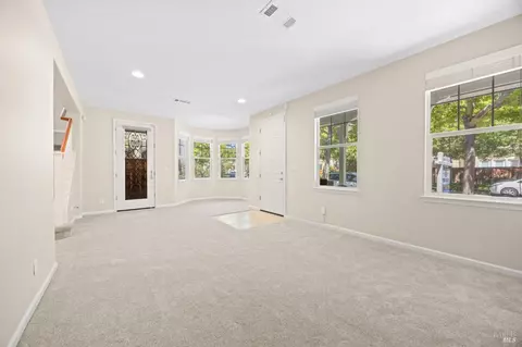 Living - 1081 Madrone Ave, Vallejo, CA 94592 photo 2 of 7