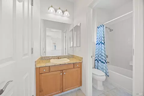 Bath - 1081 Madrone Ave, Vallejo, CA 94592 photo 4 of 4
