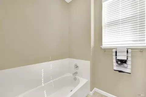 Bath - 4538 Paseo Dr, Fairfield, CA 94534 photo 2 of 7