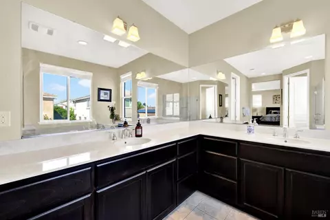 Bath - 4538 Paseo Dr, Fairfield, CA 94534 photo 4 of 7