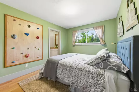 Bedroom - 425 Cold Springs Rd, Angwin, CA 94508 photo 3 of 7