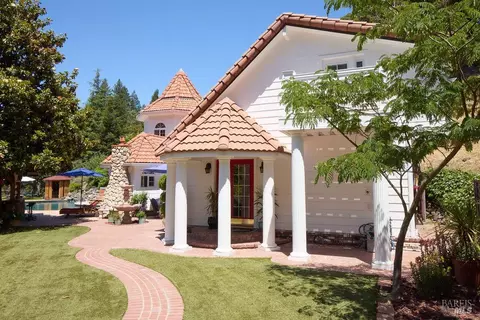 19400 Scenic Dr, Redwood Valley, CA 95470