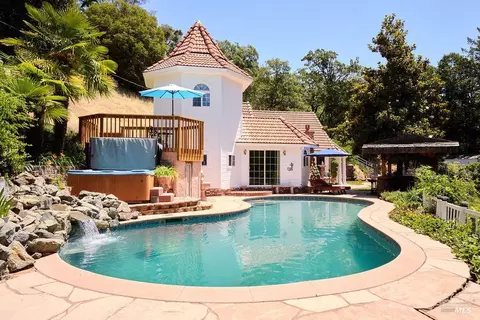 19400 Scenic Dr, Redwood Valley, CA 95470