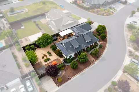 4551 Brighton Dr, Santa Rosa, CA 95403