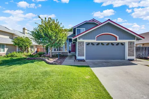 742 Violet Ln, Vacaville, CA 95687