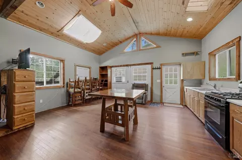 6400 Scotts Valley Rd, Lakeport, CA 95453