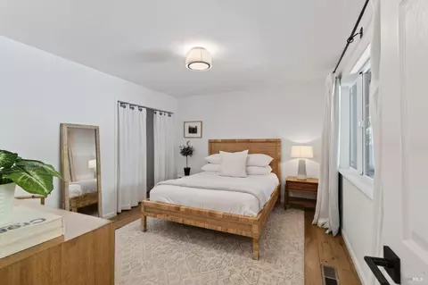 Bedroom - 1541 Chablis Rd, Healdsburg, CA 95448 photo 6 of 9