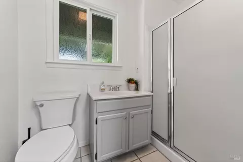 Bath - 1541 Chablis Rd, Healdsburg, CA 95448 photo 3 of 3