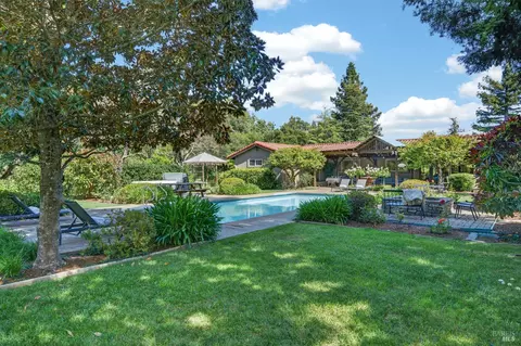 1541 Chablis Rd, Healdsburg, CA 95448