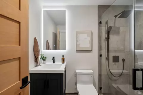 Bath - 321 Loring Ave, Mill Valley, CA 94941 photo 1 of 1