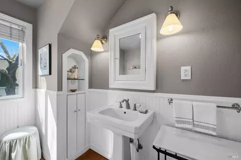 Bath - 4011 E 3rd Ave, Napa, CA 94558 photo 4 of 7