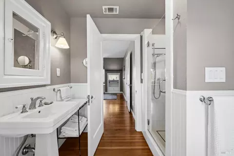 Bath - 4011 E 3rd Ave, Napa, CA 94558 photo 5 of 7