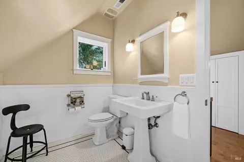 Bath - 4011 E 3rd Ave, Napa, CA 94558 photo 6 of 7