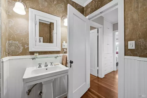 Bath - 4011 E 3rd Ave, Napa, CA 94558 photo 3 of 7