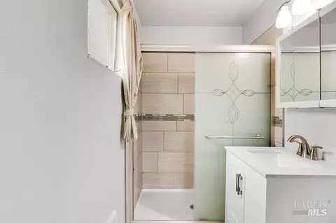 Bath - 431 Gonzaga Ave, Vallejo, CA 94589 photo 2 of 3