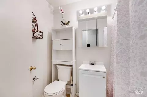 Bath - 431 Gonzaga Ave, Vallejo, CA 94589 photo 1 of 3