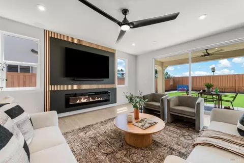 1455 Blossom Way, Dixon, CA 95620