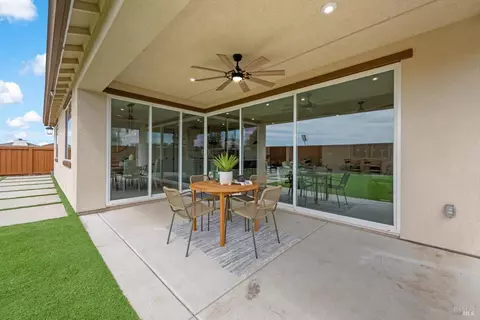 1455 Blossom Way, Dixon, CA 95620