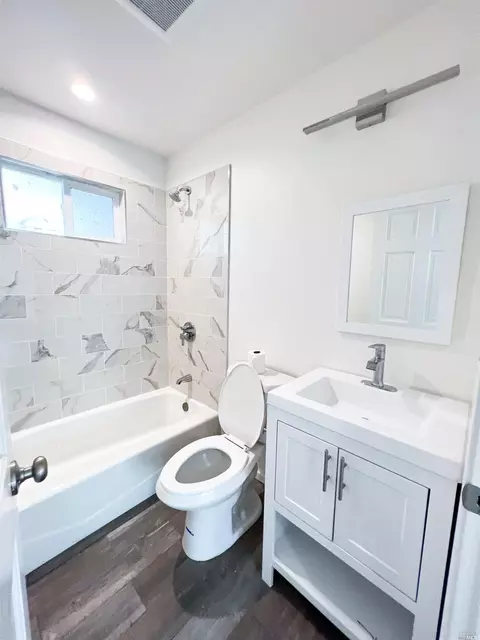 Bath - 1418 1418 Apt 2 Northside Ave, Berkeley, CA 94702 photo 2 of 2