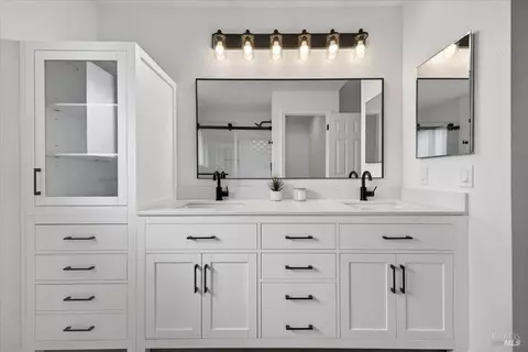 Bath - 124 Macklin Dr, Cotati, CA 94931 photo 4 of 5