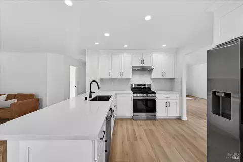 Kitchen - 124 Macklin Dr, Cotati, CA 94931 photo 2 of 6