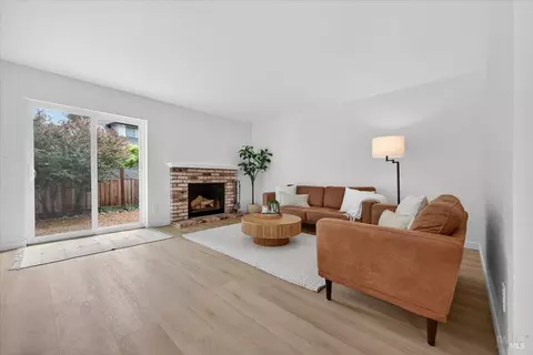 Living - 124 Macklin Dr, Cotati, CA 94931 photo 1 of 3