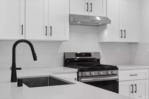 Kitchen - 124 Macklin Dr, Cotati, CA 94931 photo 3 of 6