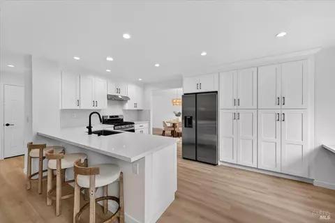 Kitchen - 124 Macklin Dr, Cotati, CA 94931 photo 4 of 6